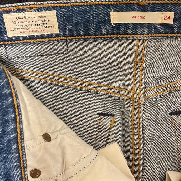 Levis Wedgie Jean - Picture 6 of 6